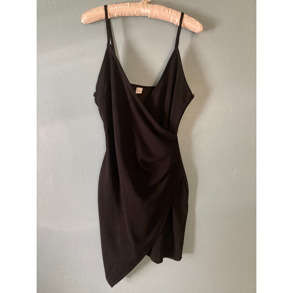 Black mini spaghetti strap v neck dress with ruching on waist size large